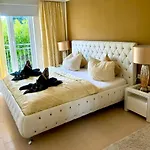 Apartment Tiffany's Ferienapartments Sind Alles, Ausser... Gewoehnlich!!! Timmendorfer Strand